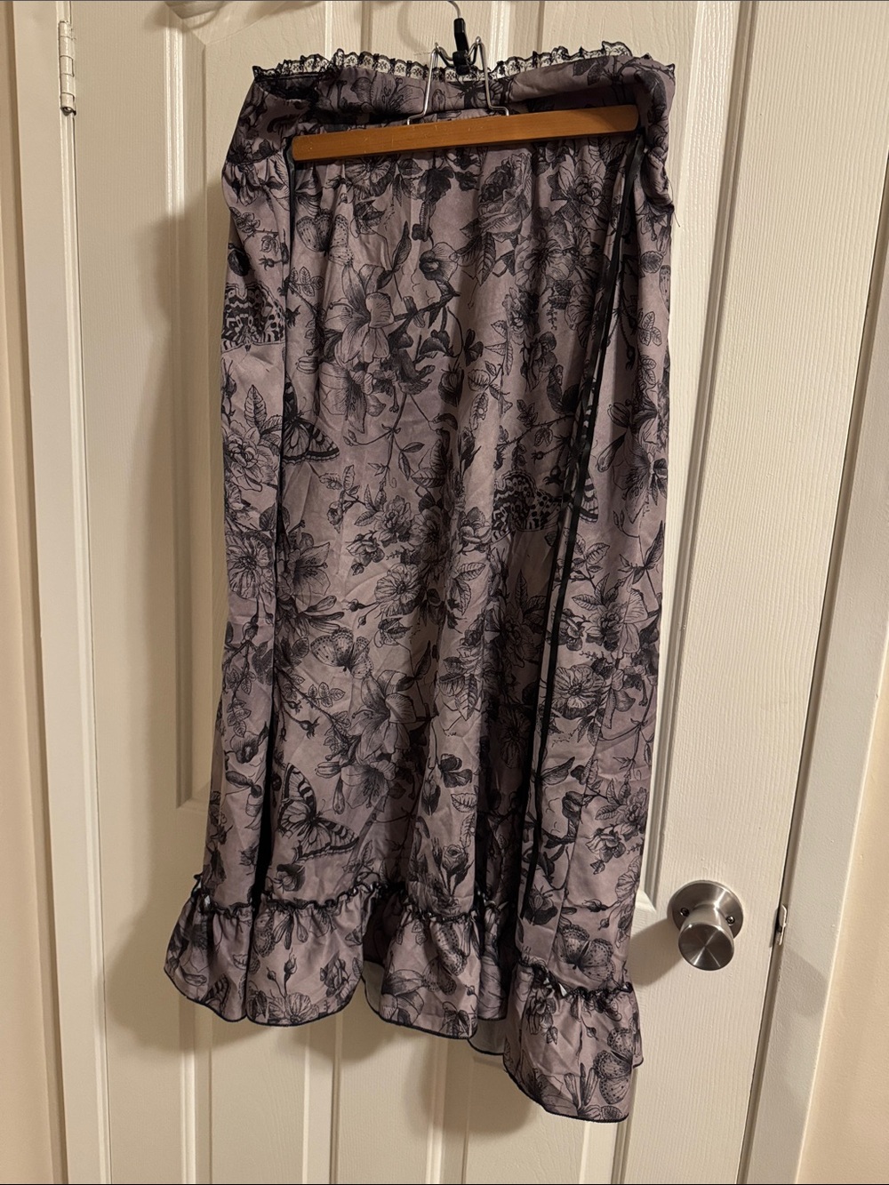 Floral Lace-Trim Midi Skirt in Grey/Mauve and Black Cottage-core